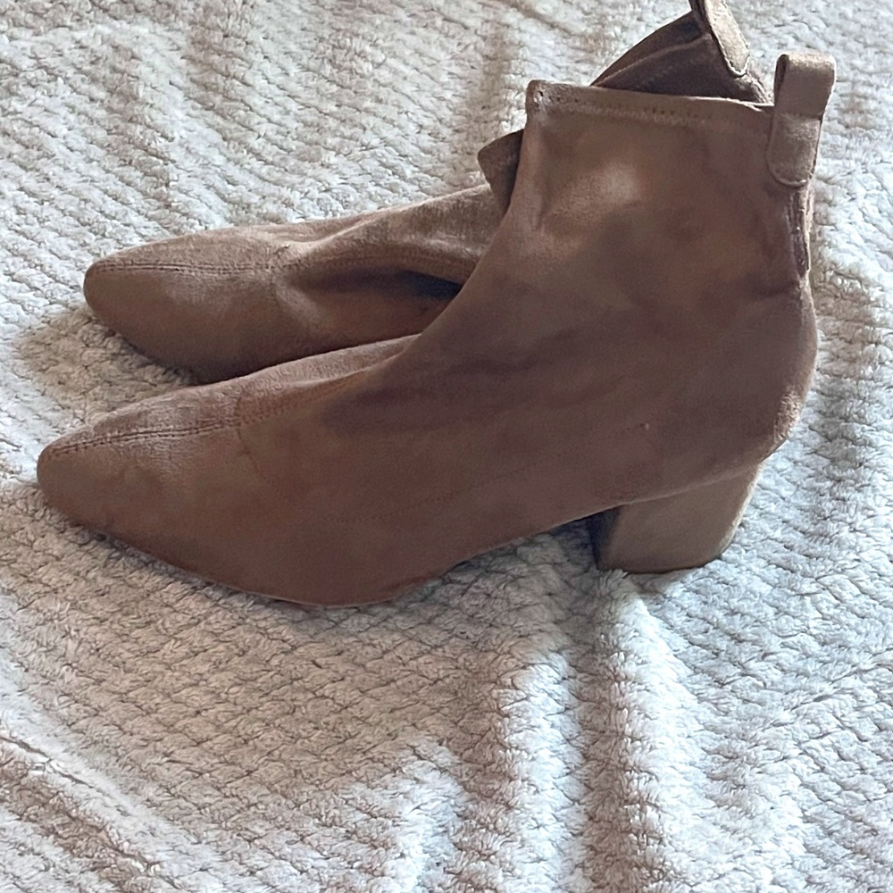 NWOT WILD DIVA SLIP ON BOTTIES SIZE 10